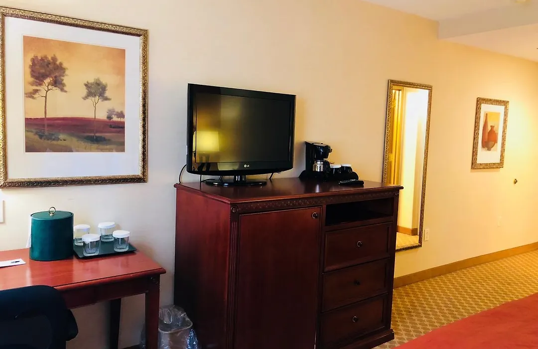 Queens County Inn And Suites-1